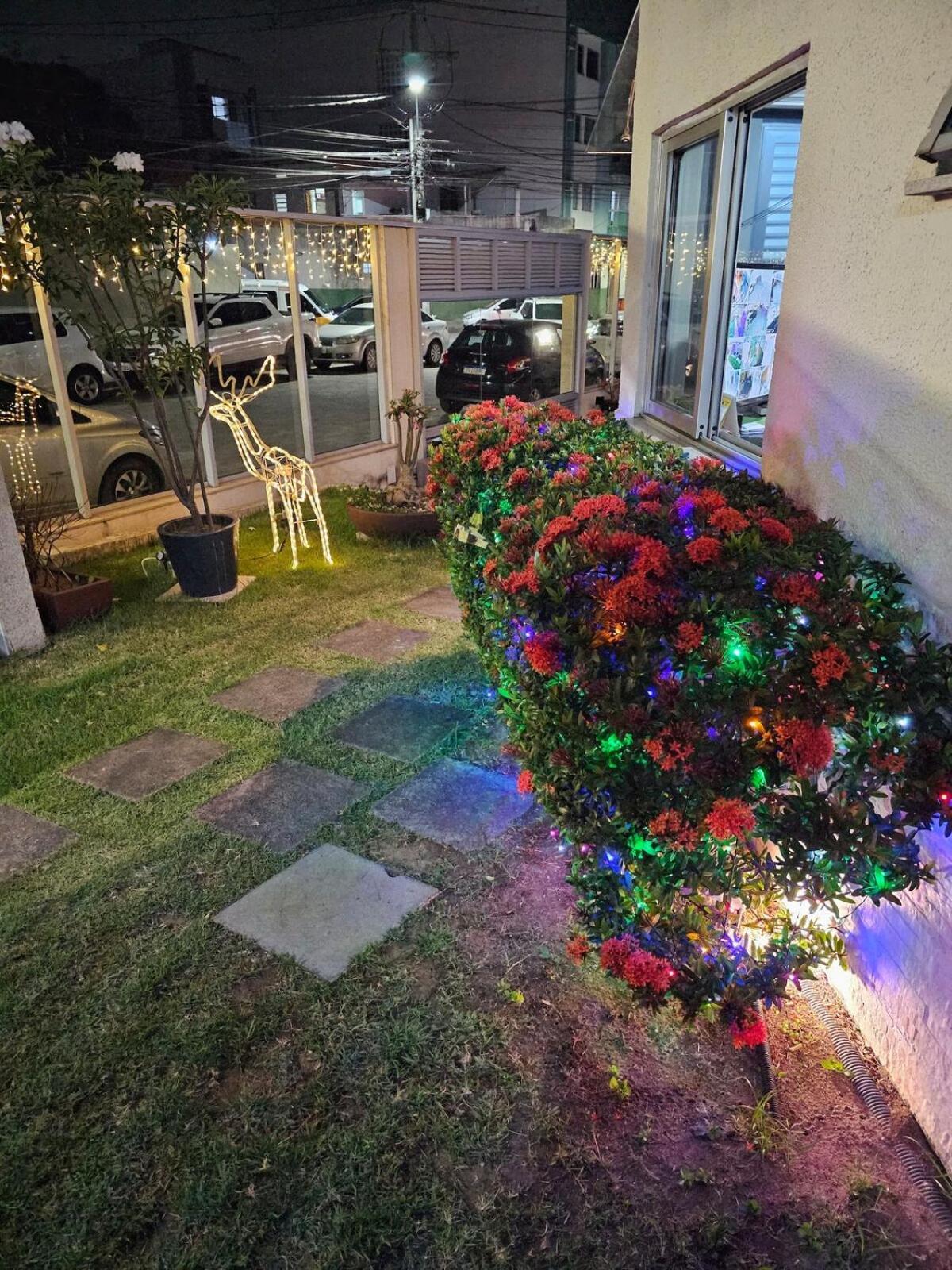 Apartamento Ap Tres Quartos Com Mobiliado Em Jardim Camburi Es