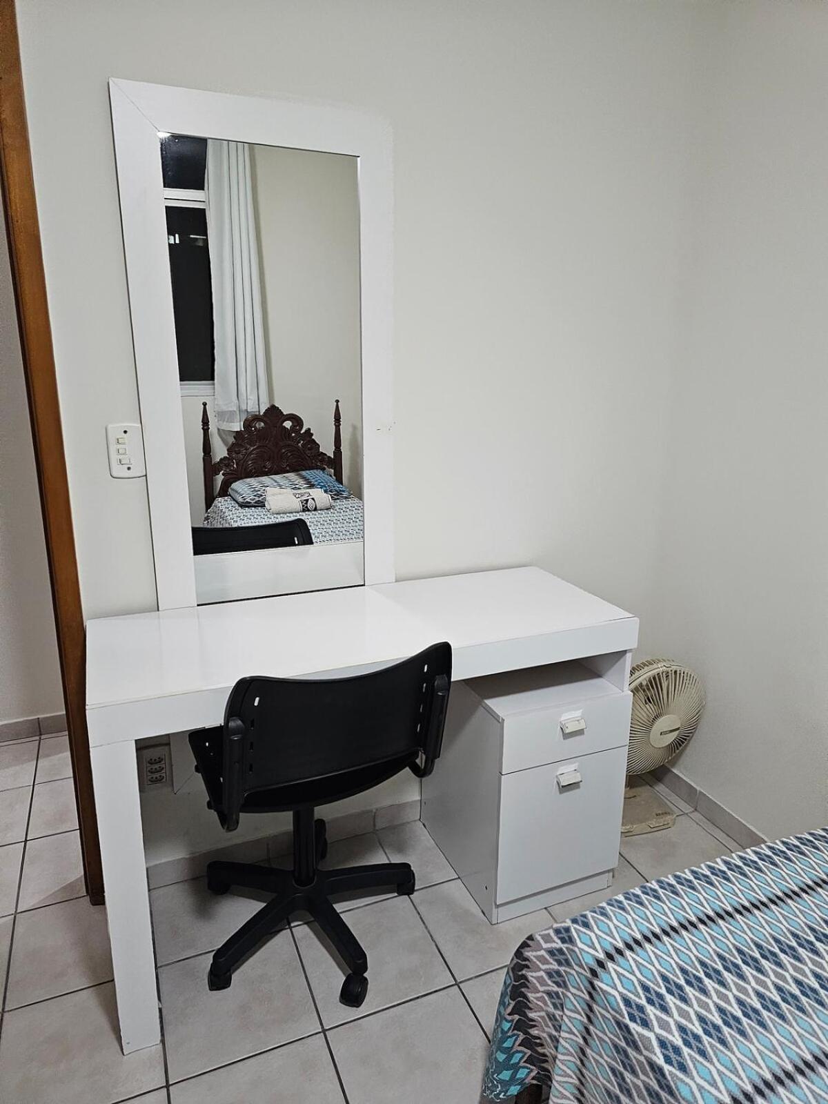 Ap Tres Quartos Com Mobiliado Em Jardim Camburi Es * Vitória