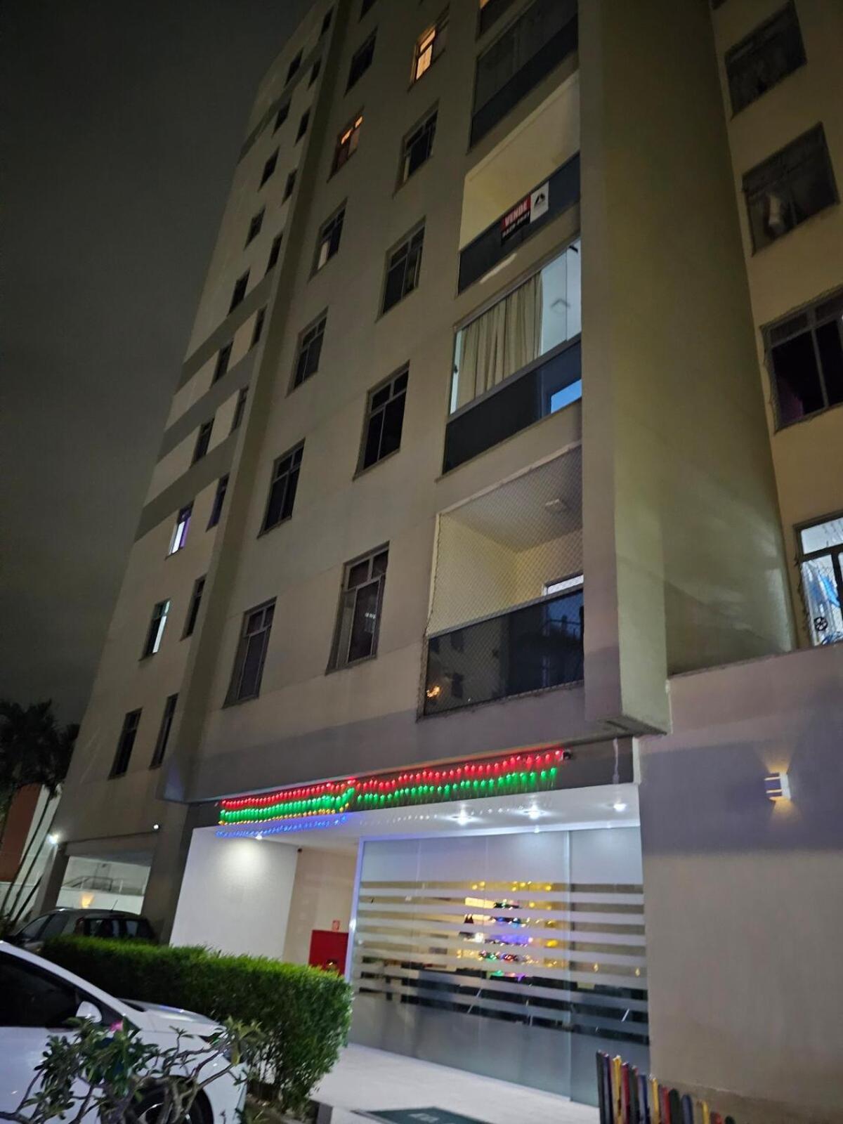 Ap Tres Quartos Com Mobiliado Em Jardim Camburi Es